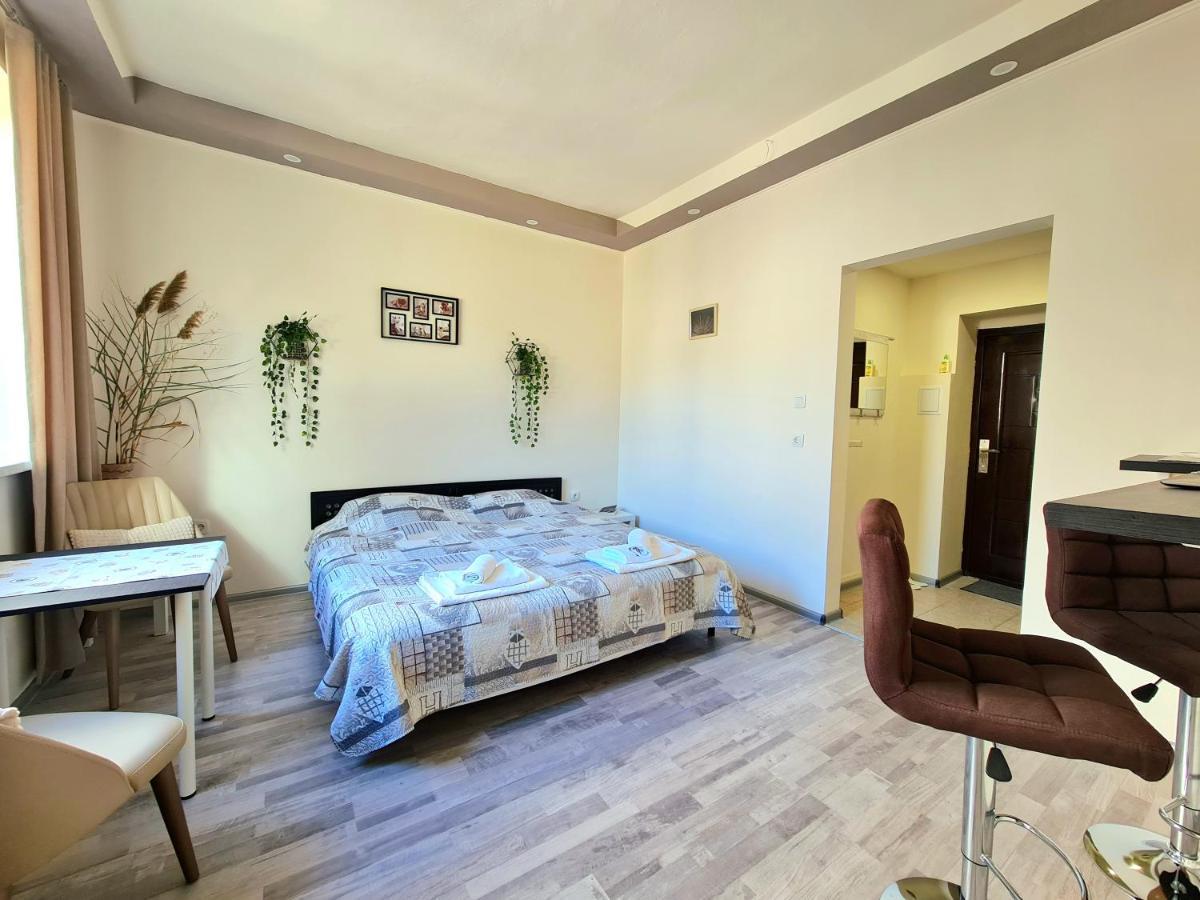 Apartamento Студио В Центъра На Бургас Exterior foto